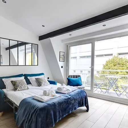 321 New Delhi - Superbe Suresnes