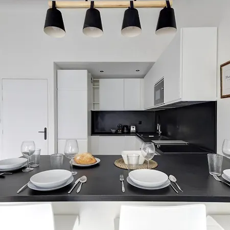 321 New Delhi - Superbe Apartment Suresnes